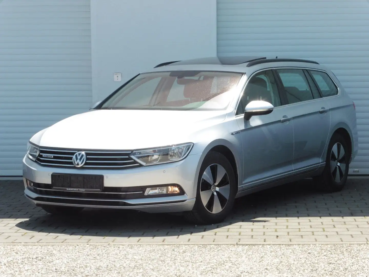 Volkswagen Passat Variant Passat 2.0 TDI Navi Panorama STHZG 8fach 102g Zilver - 1