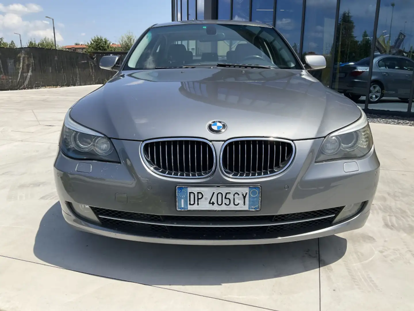 BMW 530 xd cat Attiva Gris - 2