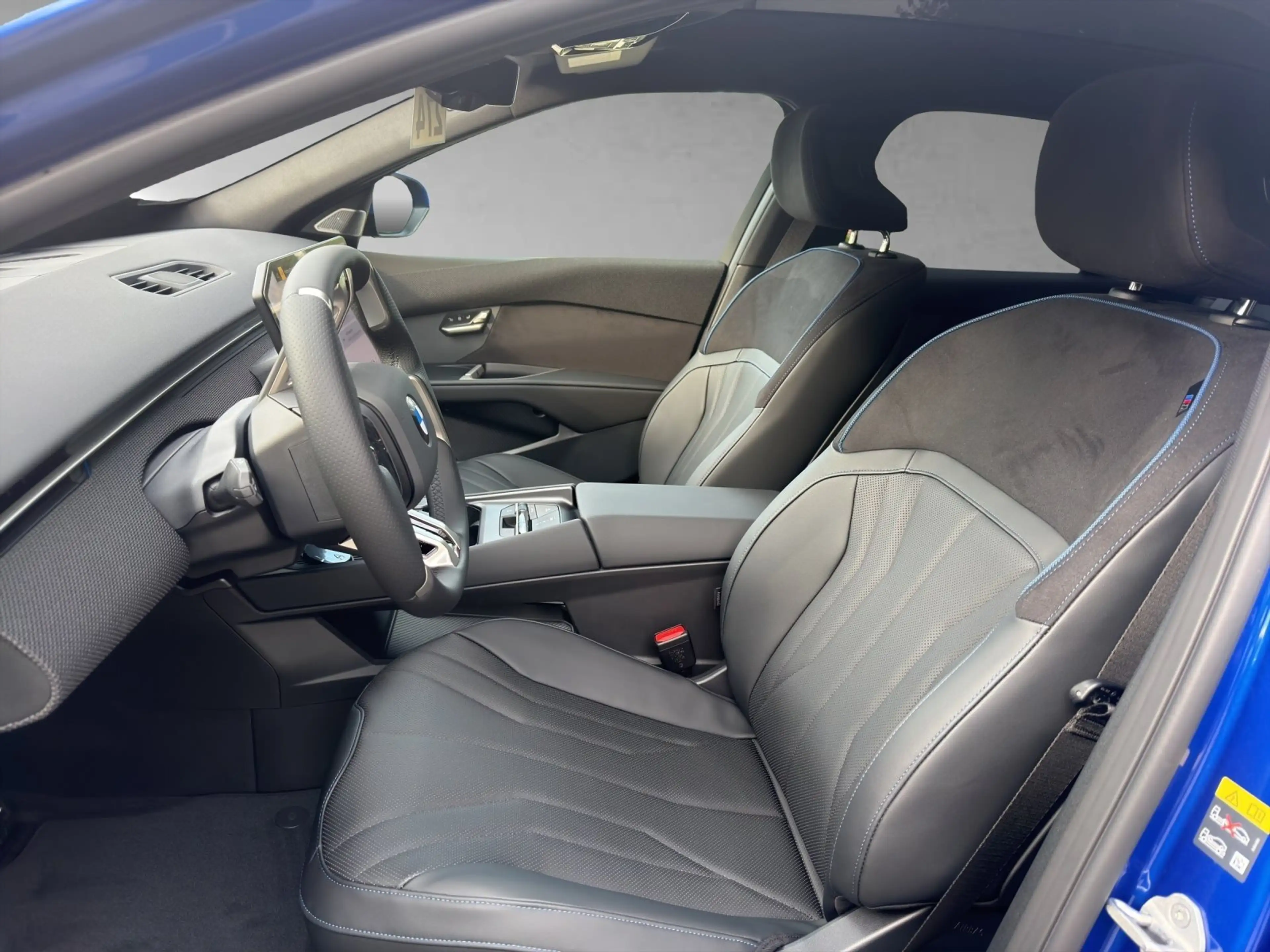 BMW i3 50 xDrive — photo 10