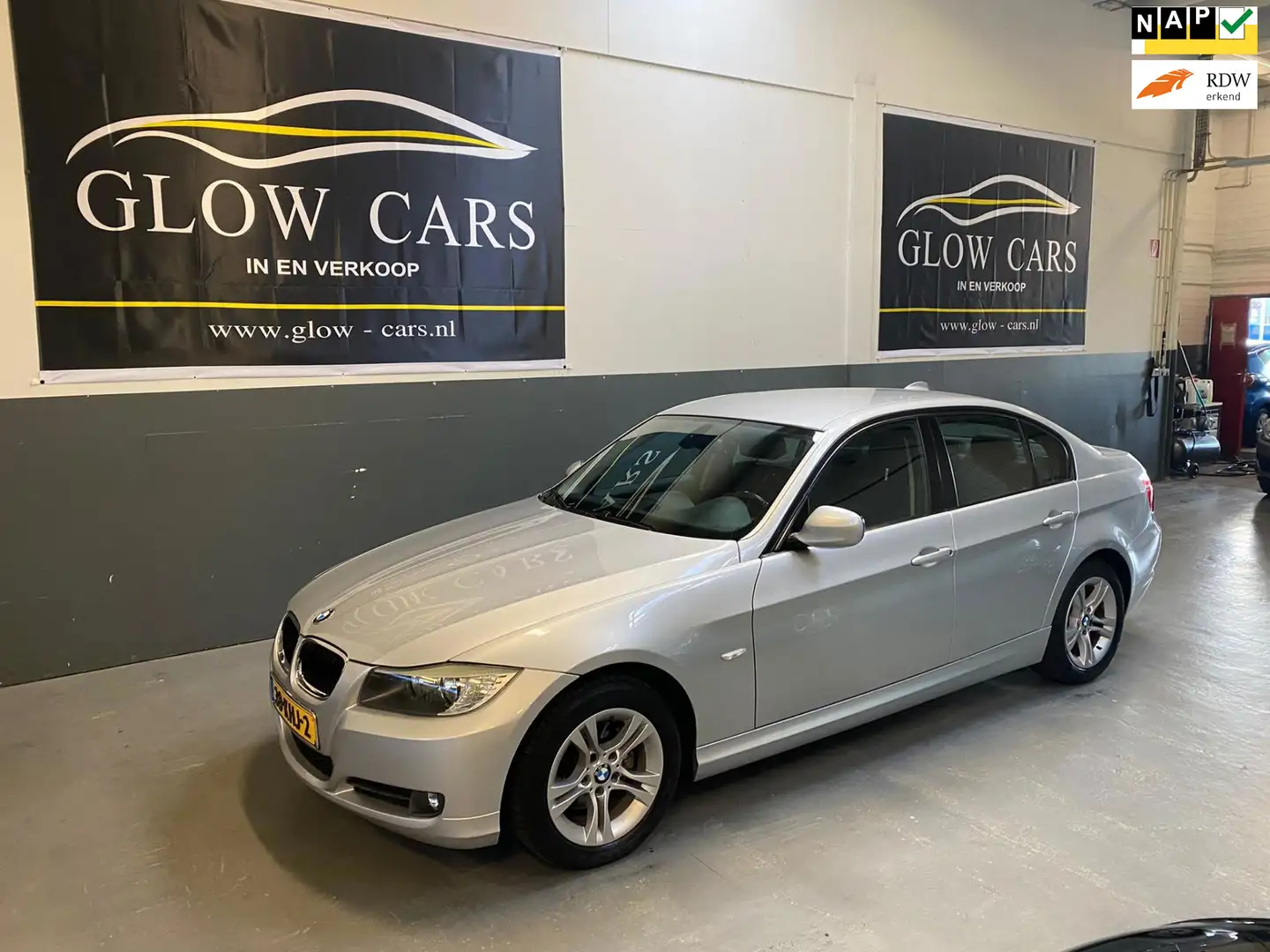 BMW 316 3-serie 316i Business Line Airco|Cruise|PDC|NAVI! Grijs - 1