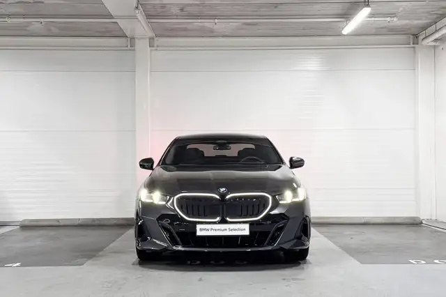 BMW 5 Series view 5