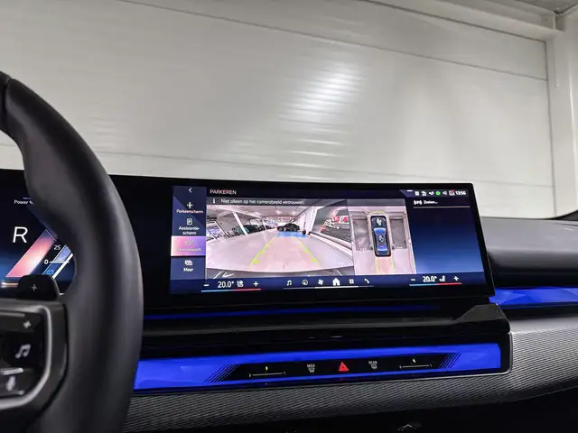 BMW 5 Series view 13