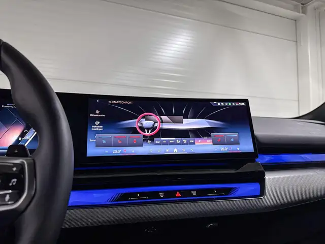BMW 5 Series view 15
