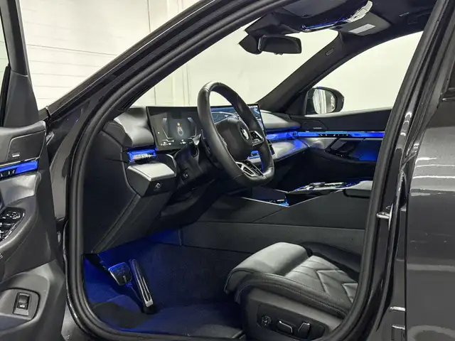 BMW 5 Series view 8