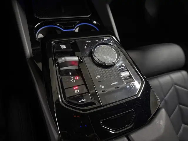 BMW 5 Series view 14