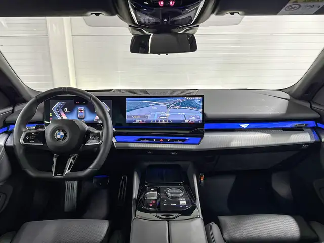 BMW 5 Series view 11