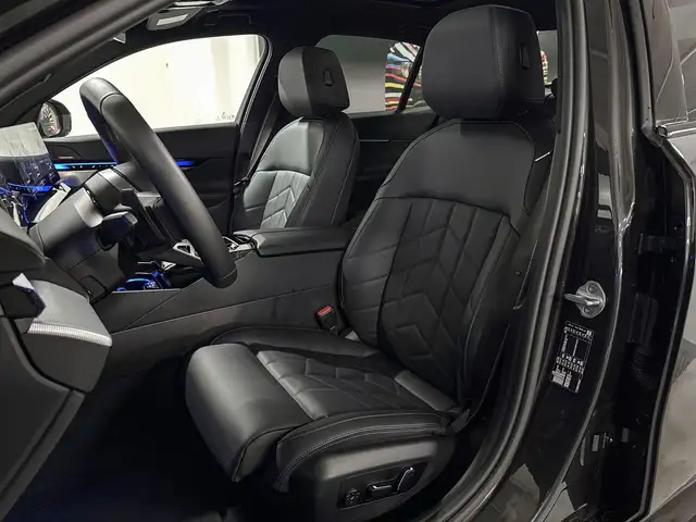 BMW 5 Series view 9