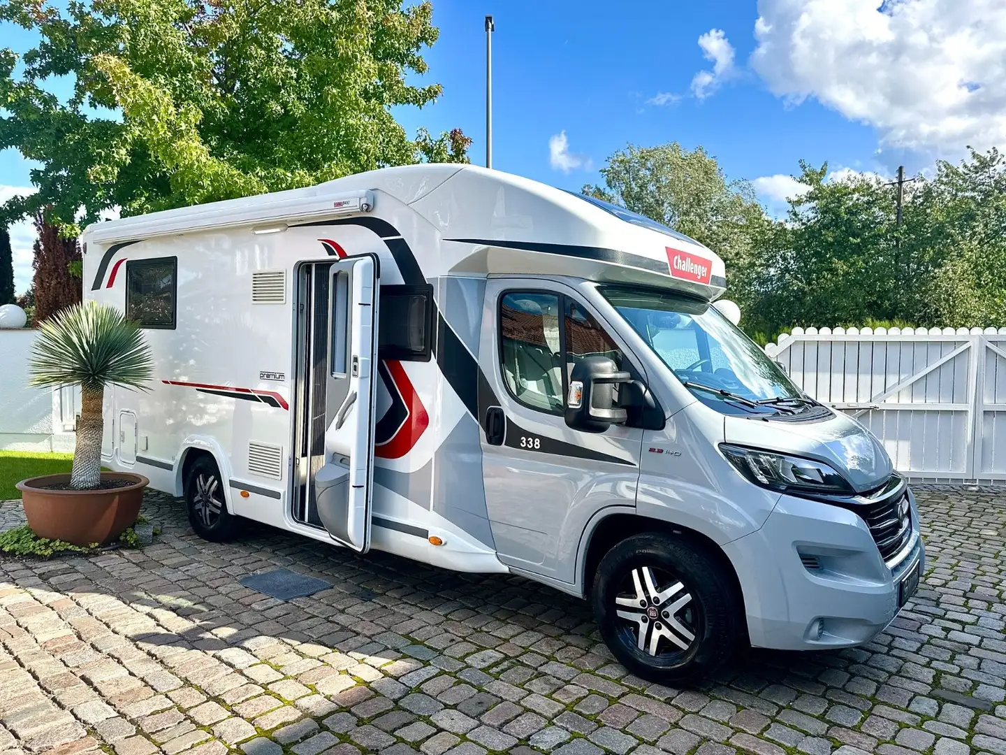 Challenger 338 Premium/7,40m/SAT/TV/Markise/Bad/2xHub/Kam/ Grau - 2