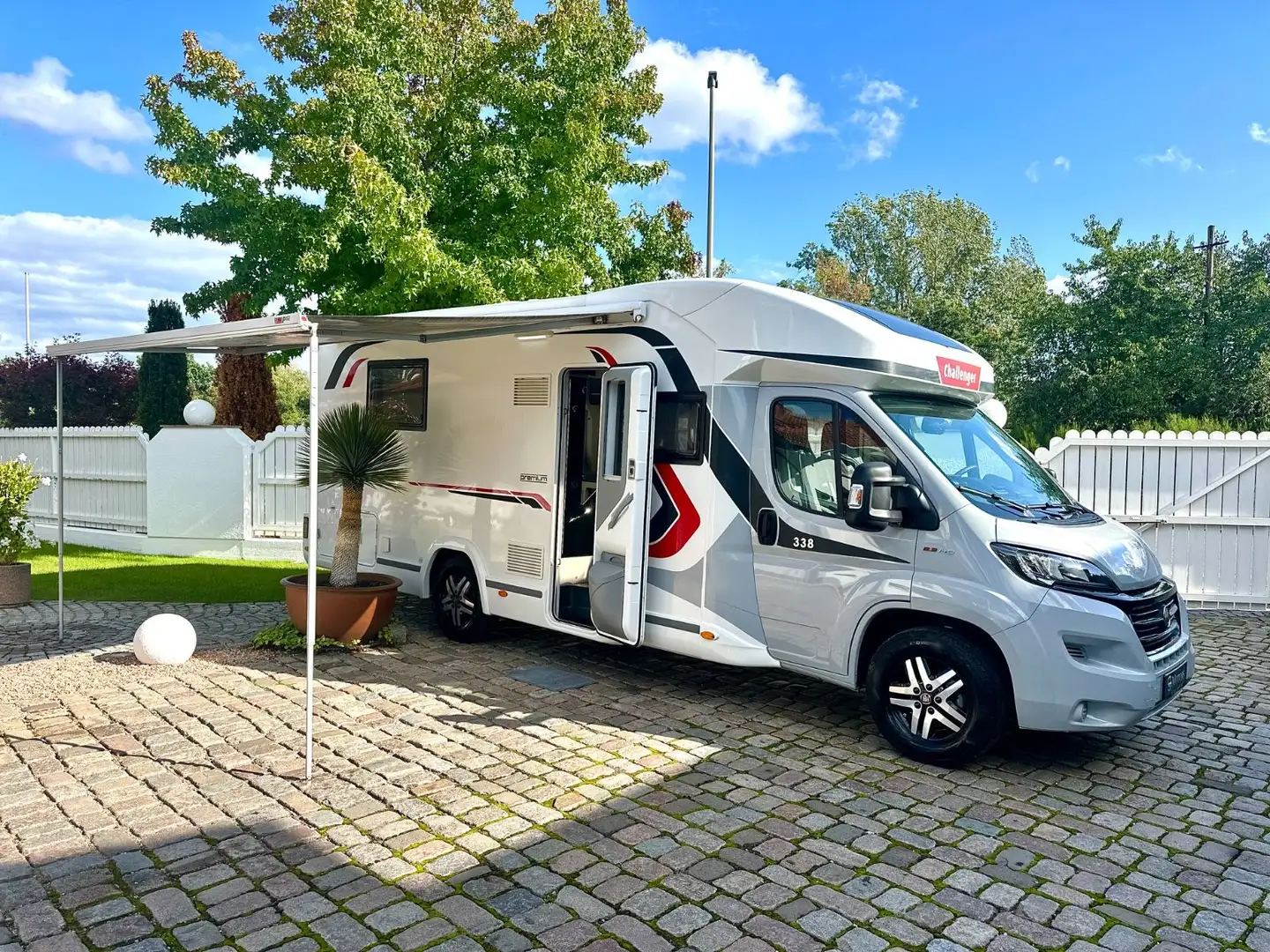 Challenger 338 Premium/7,40m/SAT/TV/Markise/Bad/2xHub/Kam/ Grau - 1