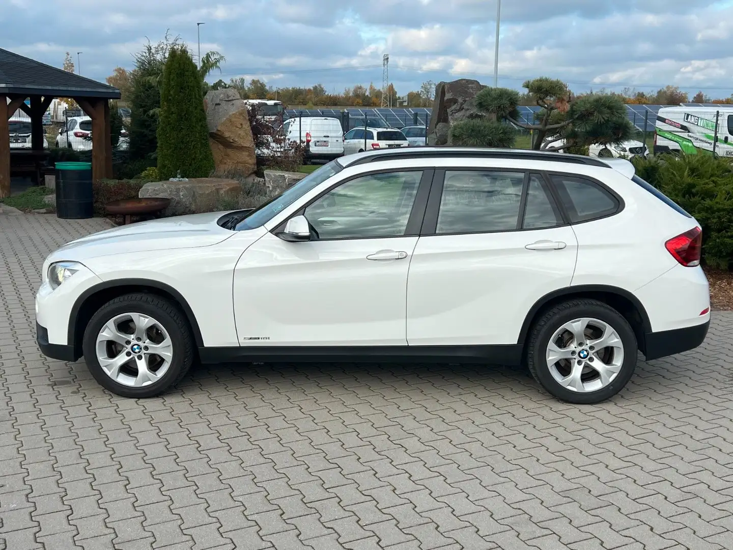 BMW X1 sDrive 18i XENON SITZHZG LENKRADHZG Blanc - 2