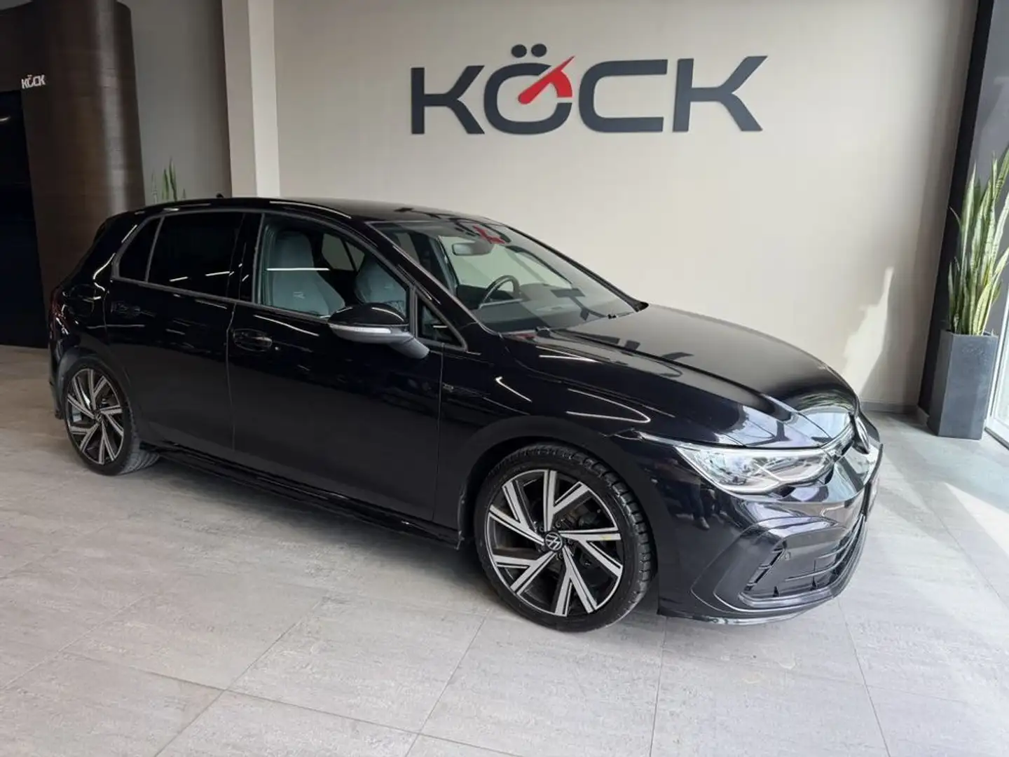 Volkswagen Golf R-Line eTSI Schwarz - 1