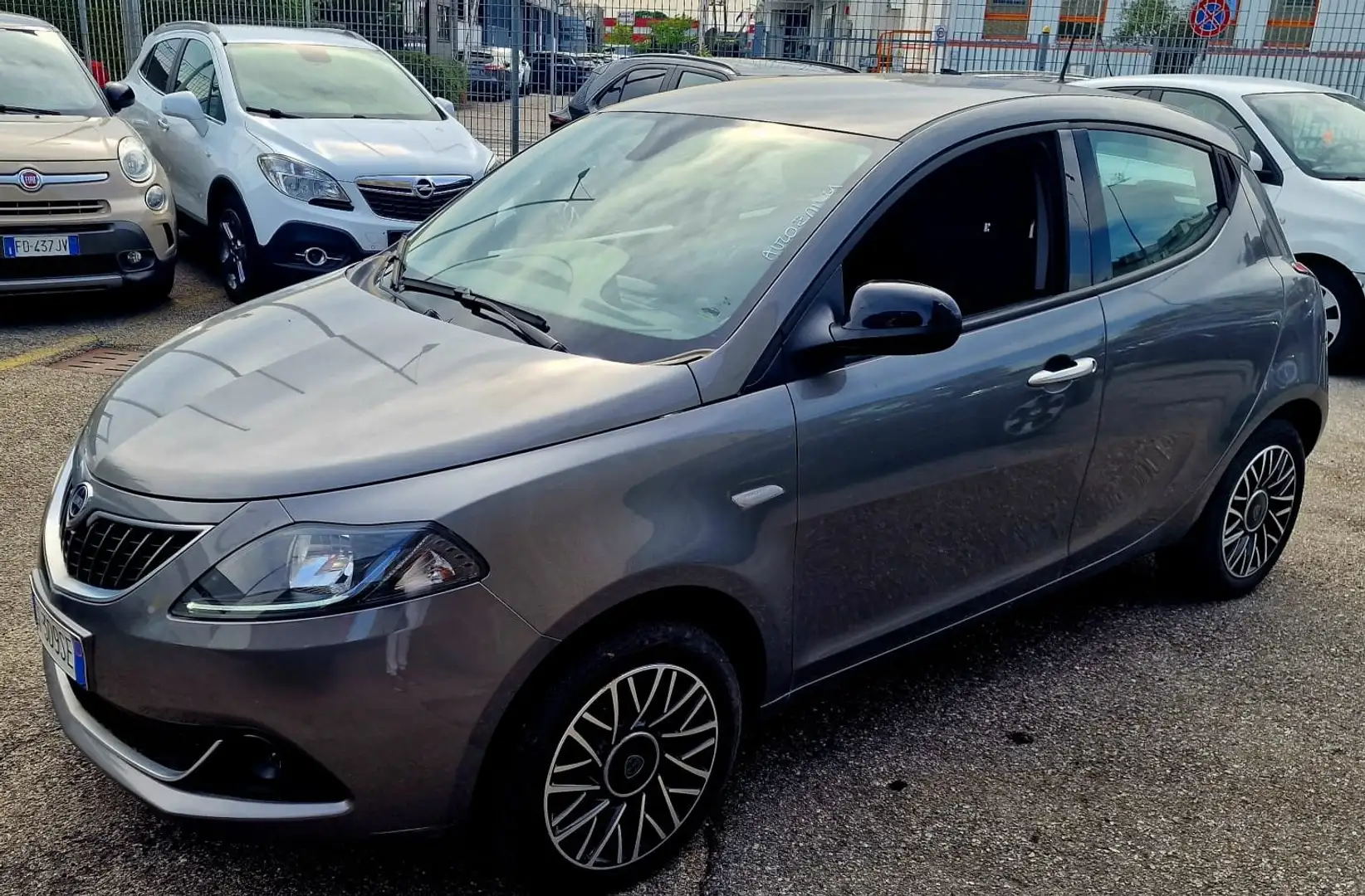 Lancia Ypsilon III .1.2 Firefly Hybrid Platino S Grigio - 1