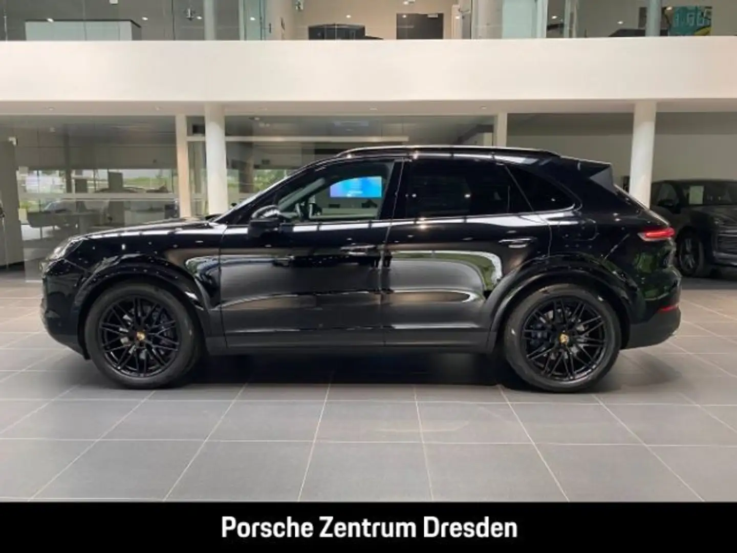 Porsche Cayenne E-Hybrid Pano elktr AHK Luft 21" Bose Schwarz - 2