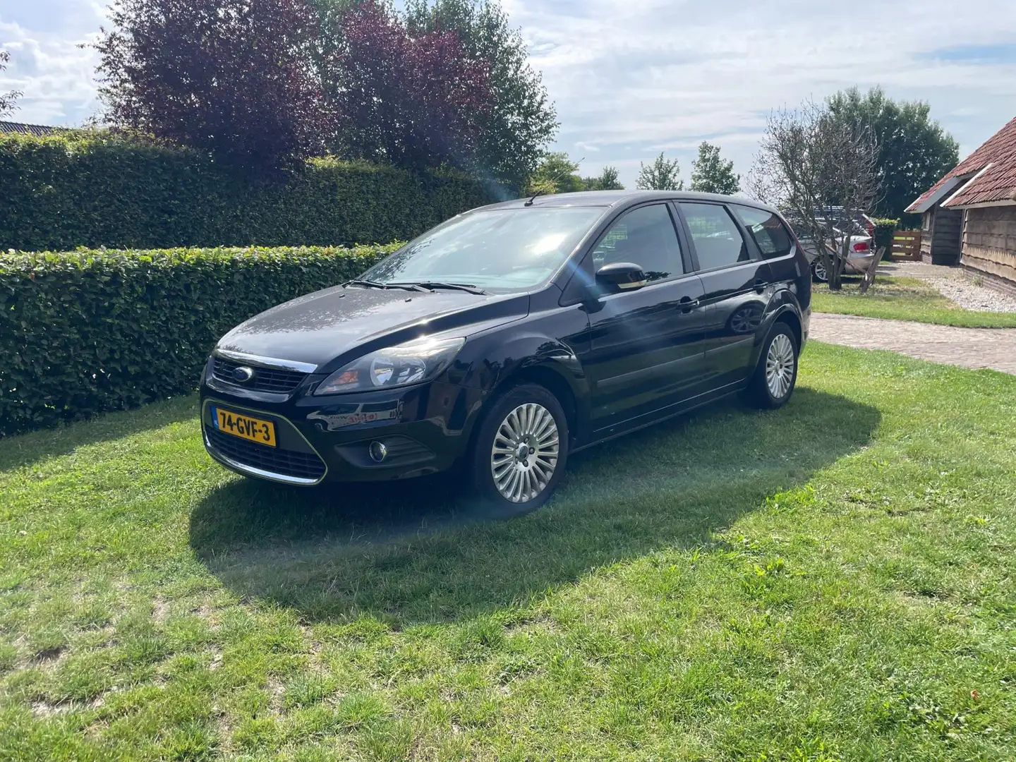 Ford Focus Wagon 1.8 Titanium Flexi Fuel-trekhaak-pdc-lmv-APK Zwart - 1