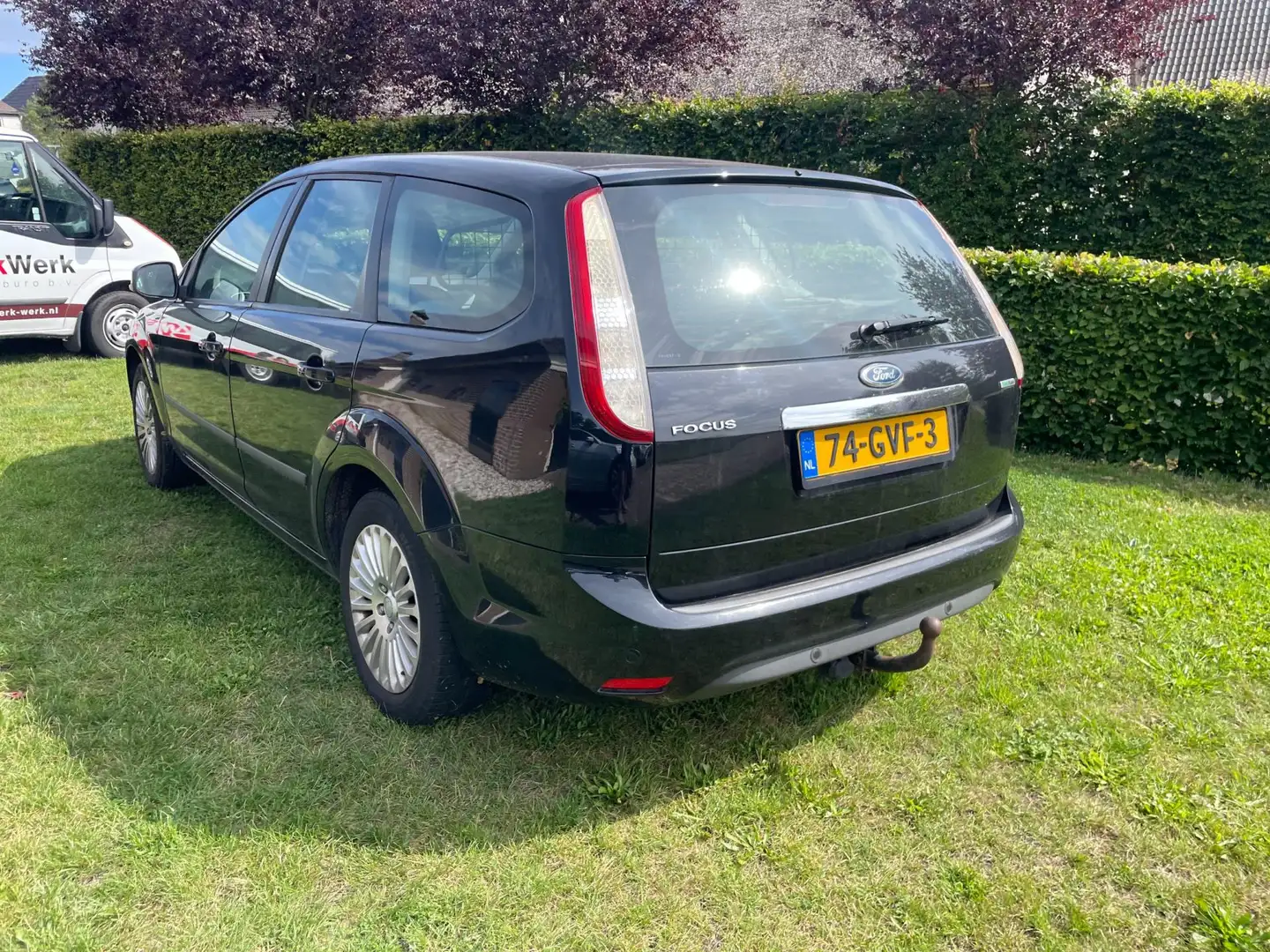 Ford Focus Wagon 1.8 Titanium Flexi Fuel-trekhaak-pdc-lmv-APK Zwart - 2