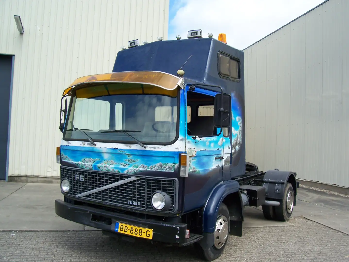 Volvo Trekker Синий - 1