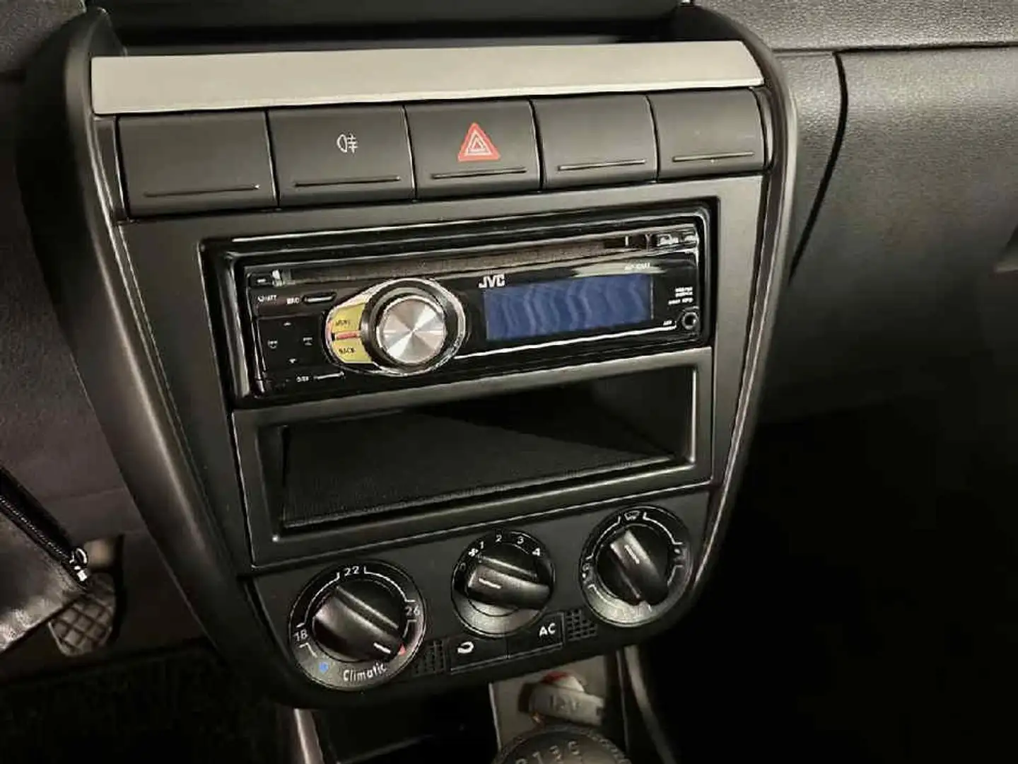 Volkswagen Fox 1.4 - 75 PS, 1. Hand ; Klimaanlage Schwarz - 2