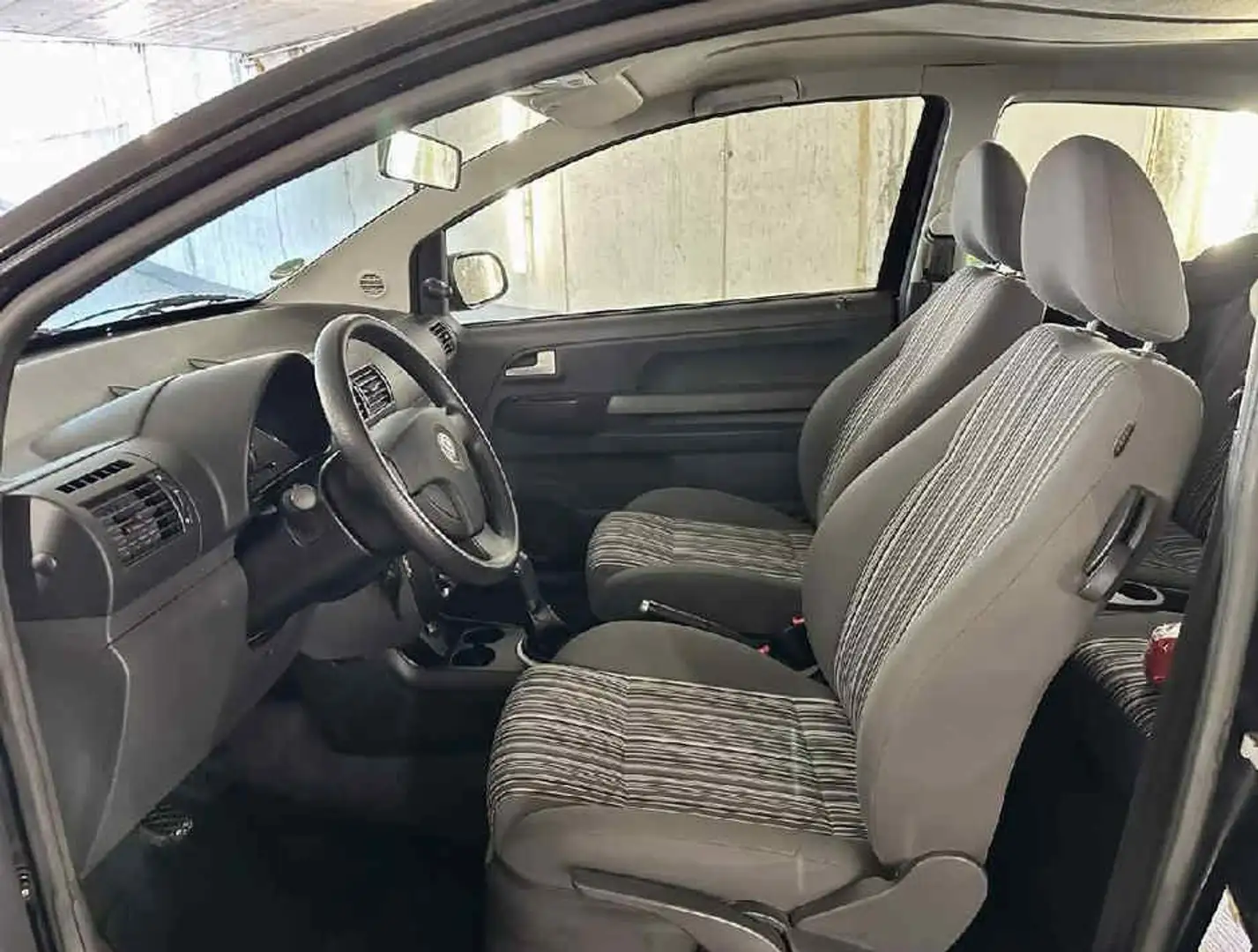 Volkswagen Fox 1.4 - 75 PS, 1. Hand ; Klimaanlage Schwarz - 1