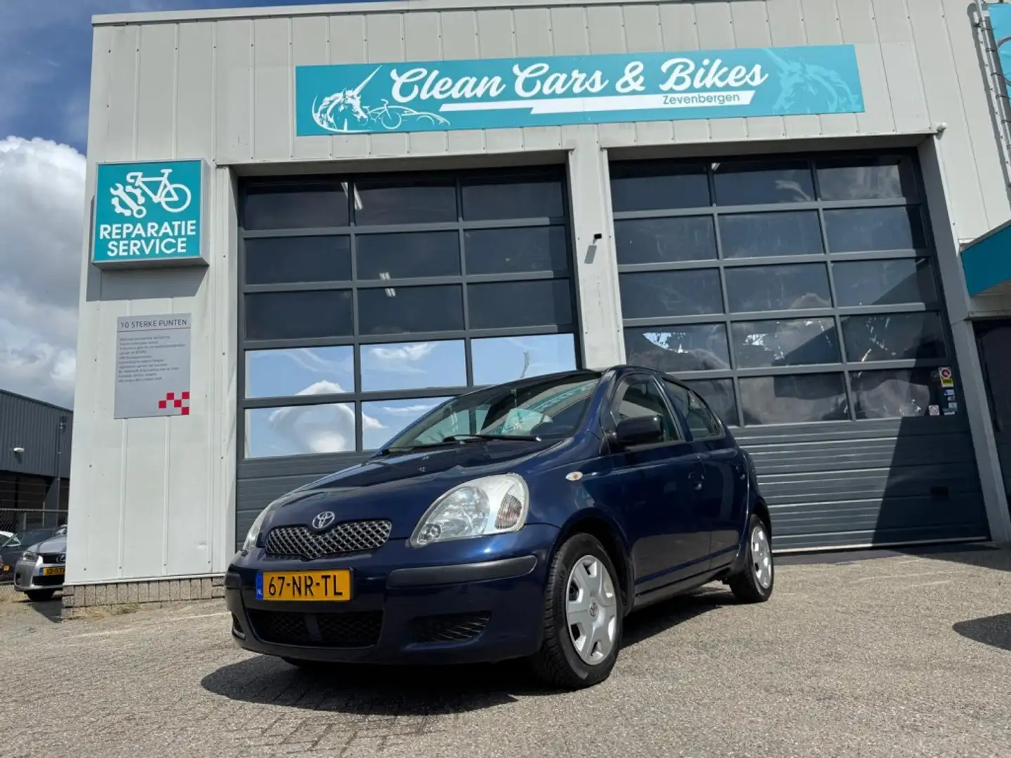 Toyota Yaris 1.3 VVT-i Idols Blauw - 1