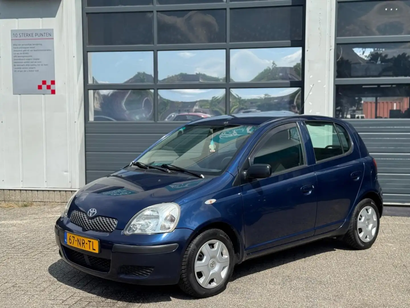 Toyota Yaris 1.3 VVT-i Idols Blauw - 2