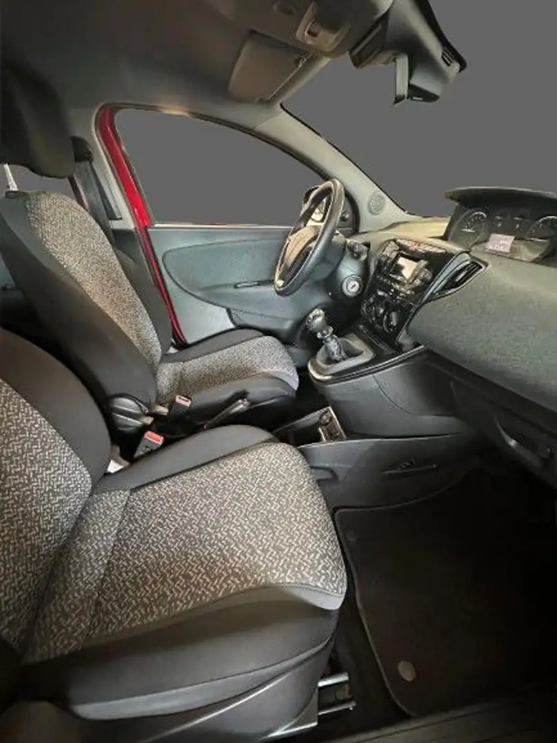 Lancia Ypsilon 1.0 FireFly 5 porte S&S Hybrid Ecochic Silver Rouge - 2