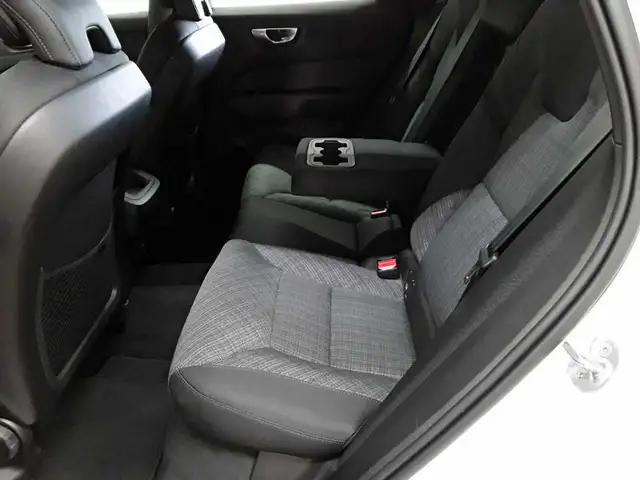 Volvo XC60 view 13