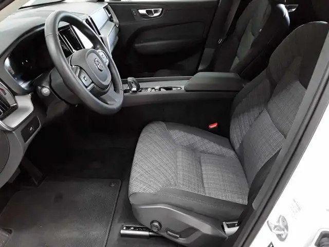 Volvo XC60 view 7