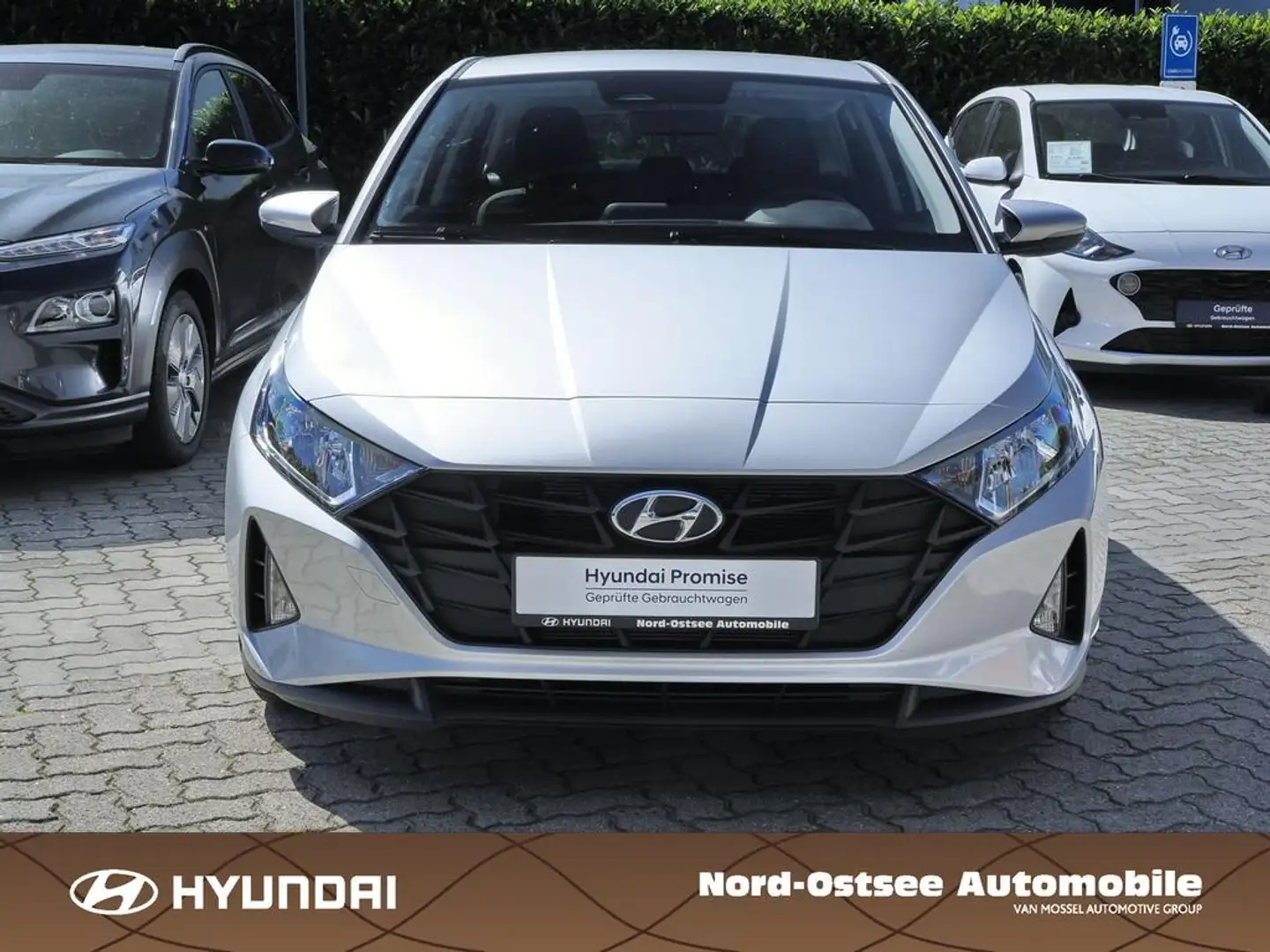 Hyundai i20 1.2 SELECT TEMPO KLIMA Plateado - 2