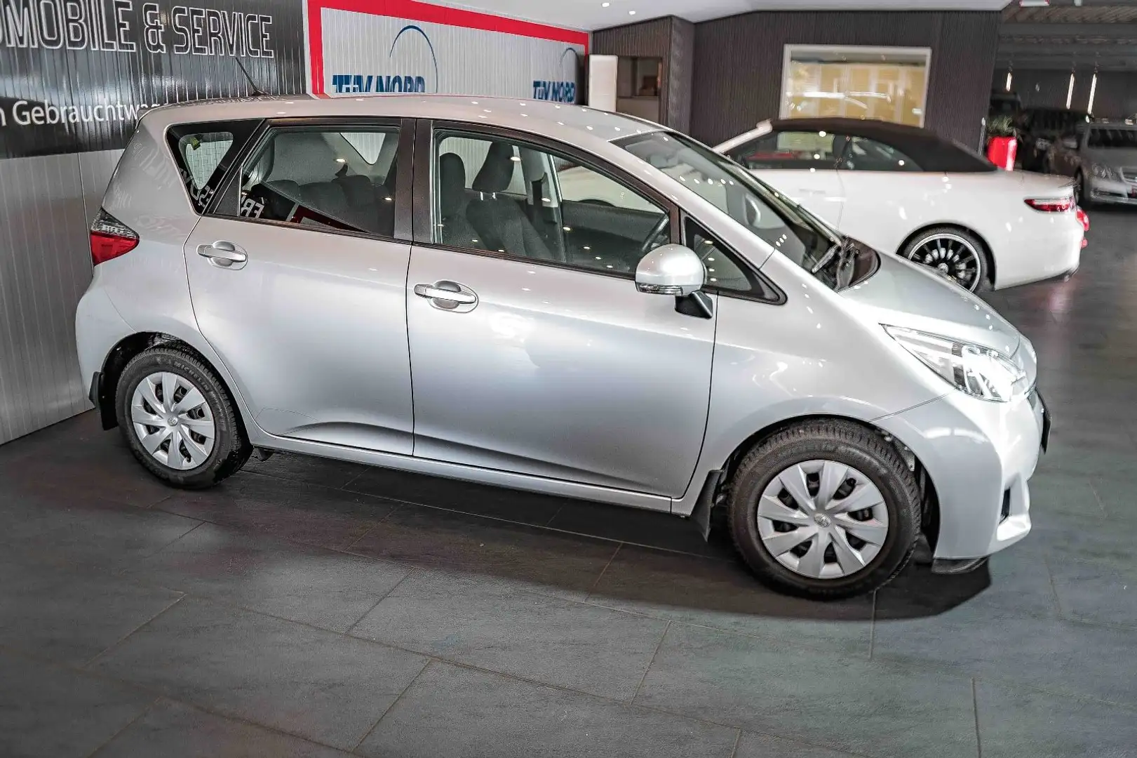 Toyota Verso-S 1.4 VVT-i Life Automatik Kamera AHK 1. H Silber - 2