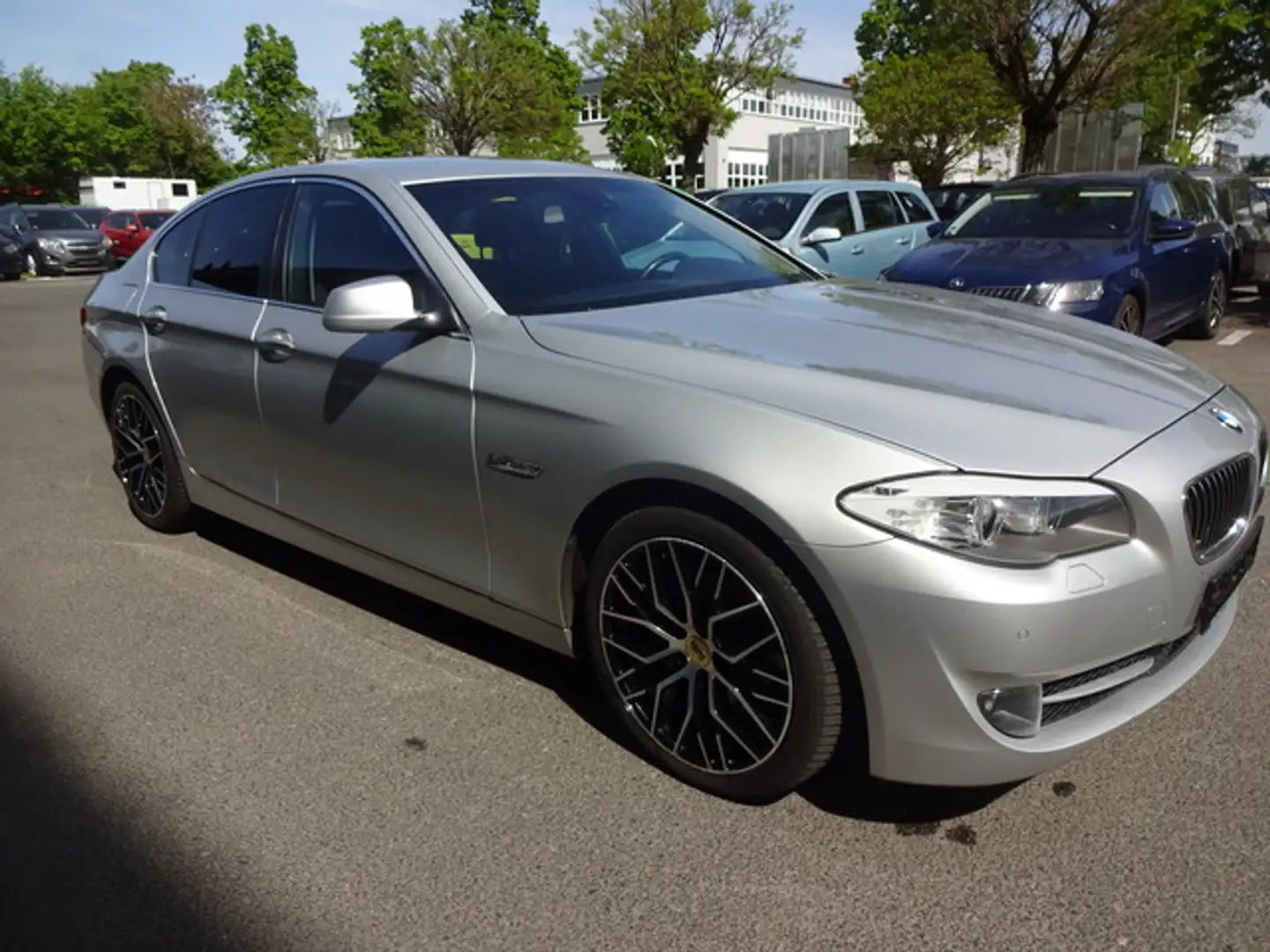 BMW 528 i / AUTOMATIK / 19 ZOLL ALUS Plateado - 2