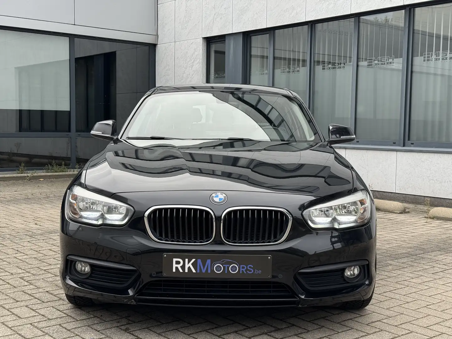 BMW 116 116d EfficientDynamics Edition Sport Line Zwart - 2