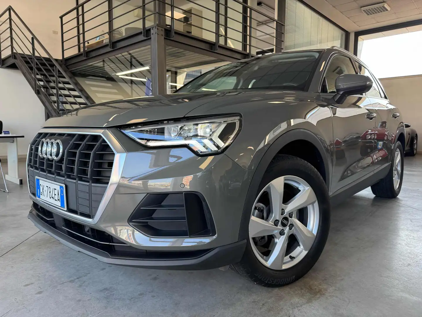 Audi Q3 40 TDI quattro S tronic Business Gris - 1