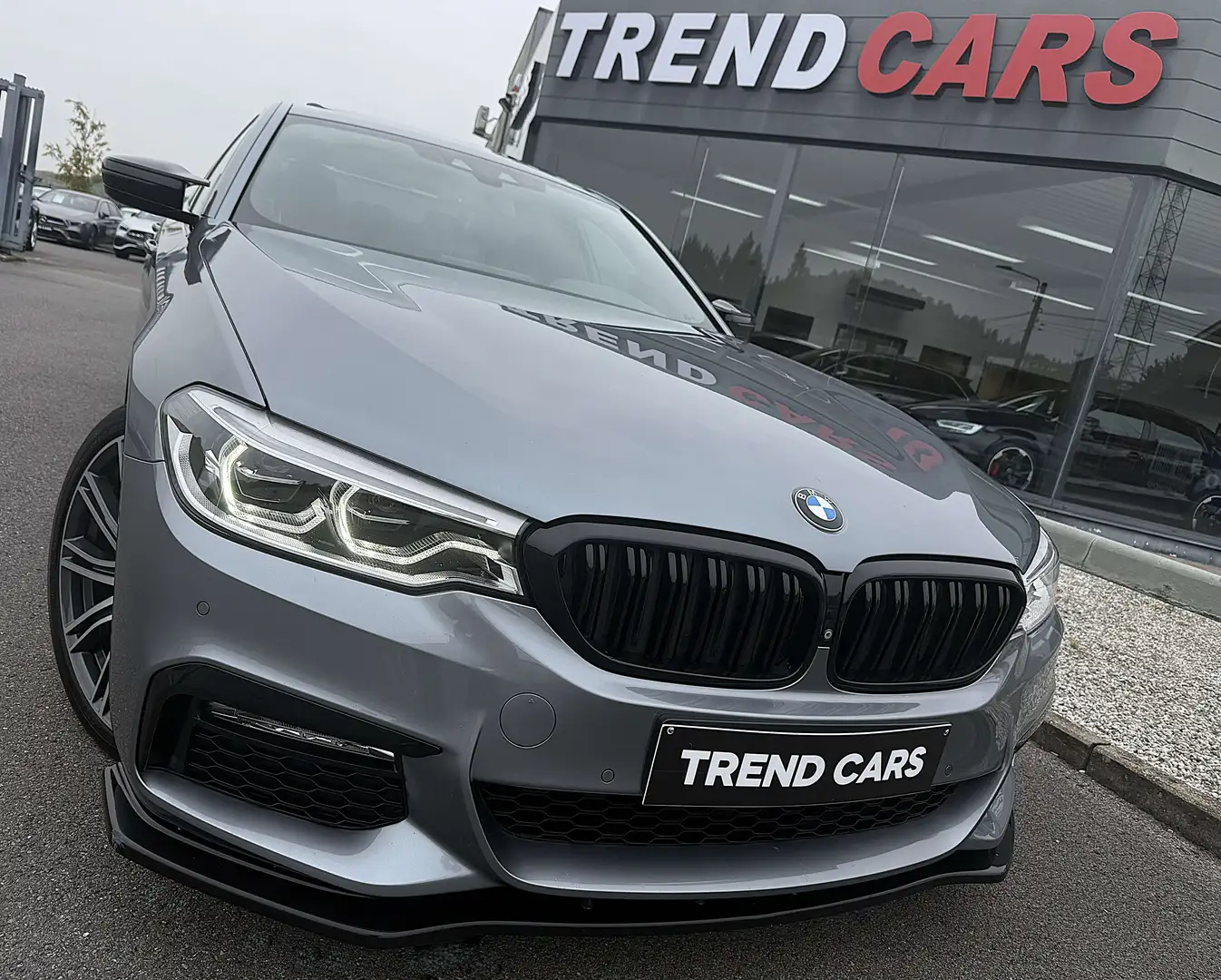 BMW 530 e iPERFORMANCE AUT. PACK M SHADOWLINE TOE LED AMBI Gris - 1