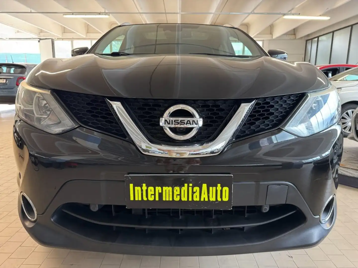 Nissan Qashqai 1.5 dCi Tekna 360° Unico Prop. Schwarz - 2