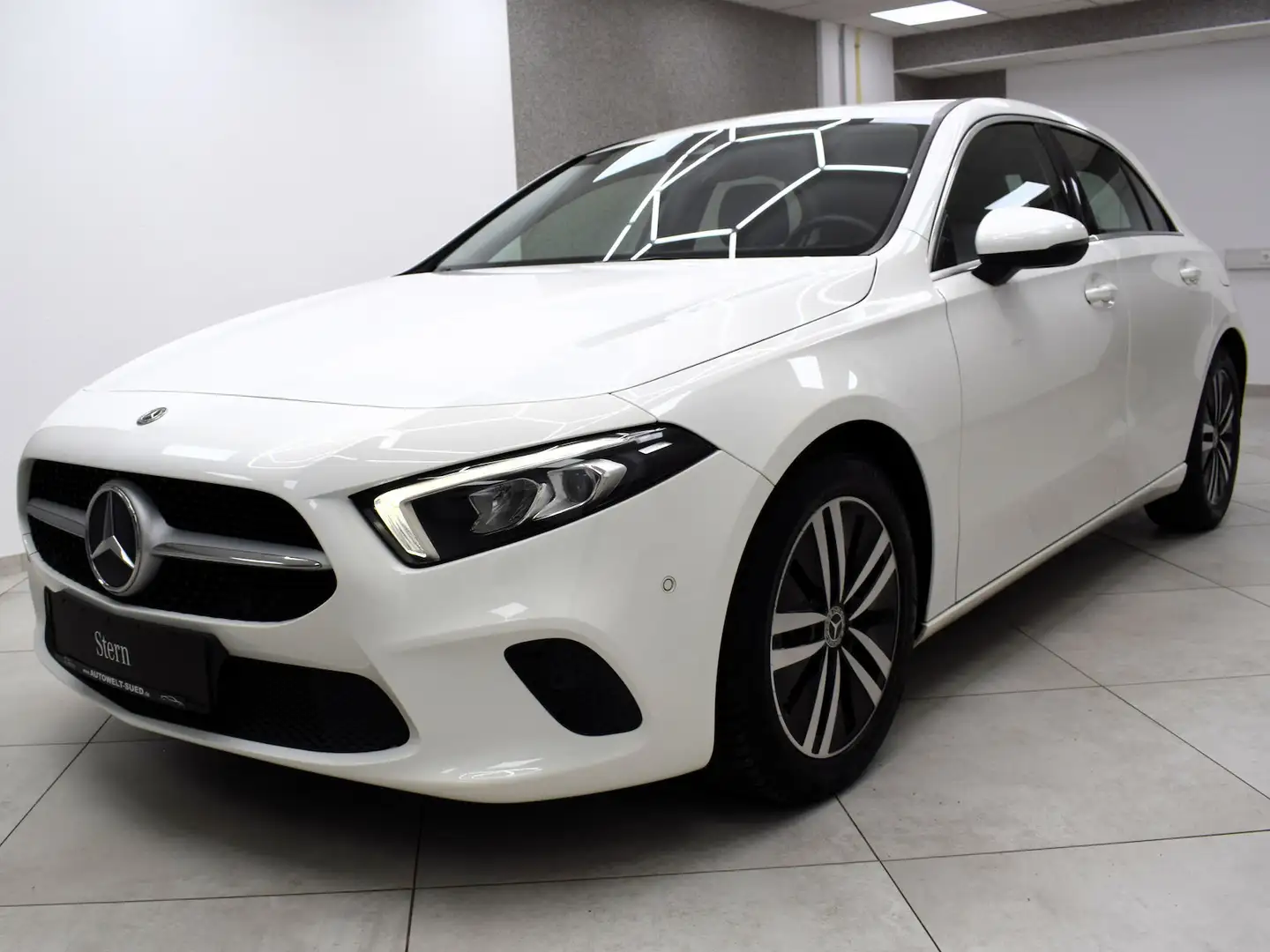 Mercedes-Benz A 200 Progressive LED Rcam MBUX LED Spur SHZ Bianco - 2