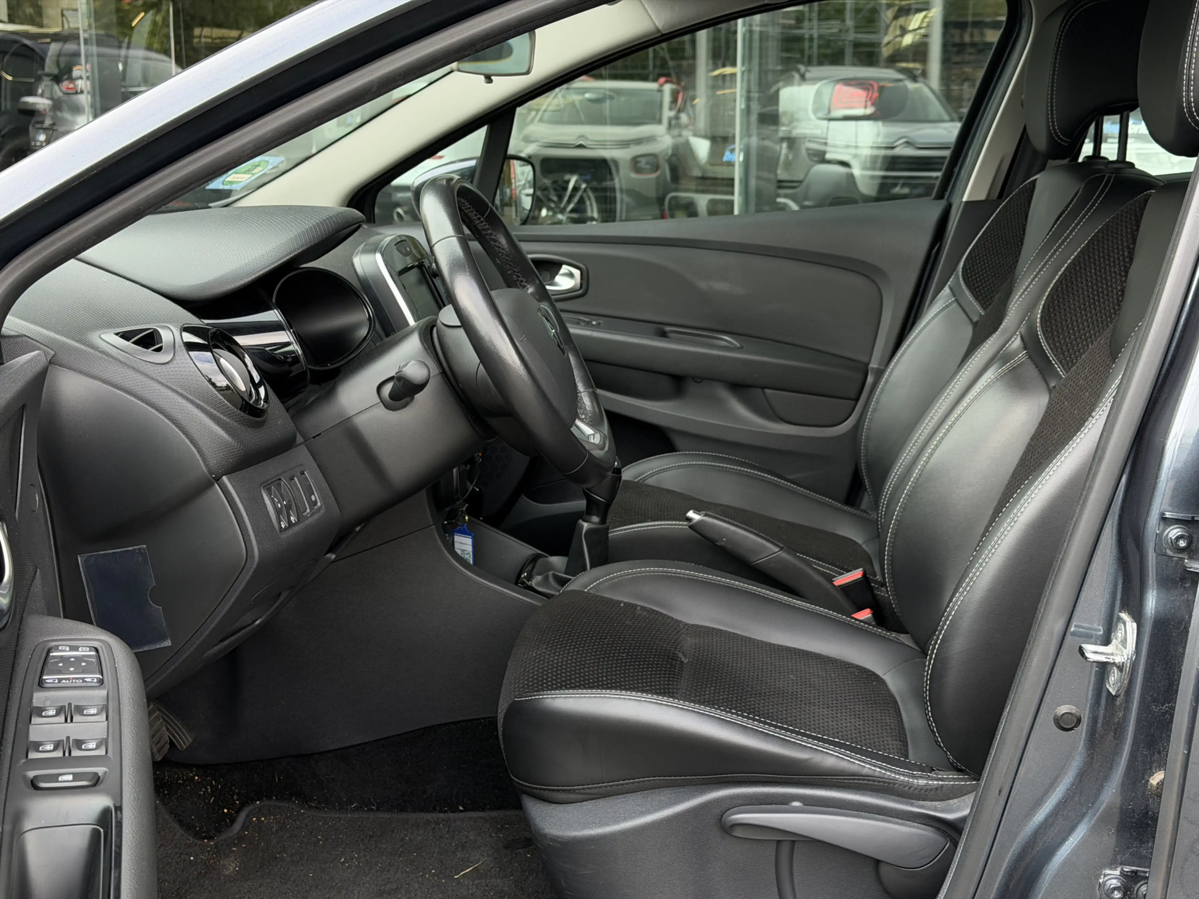 Renault Clio 0.9 TCe Intens Interesse in een bezichtiging of pr — photo 2