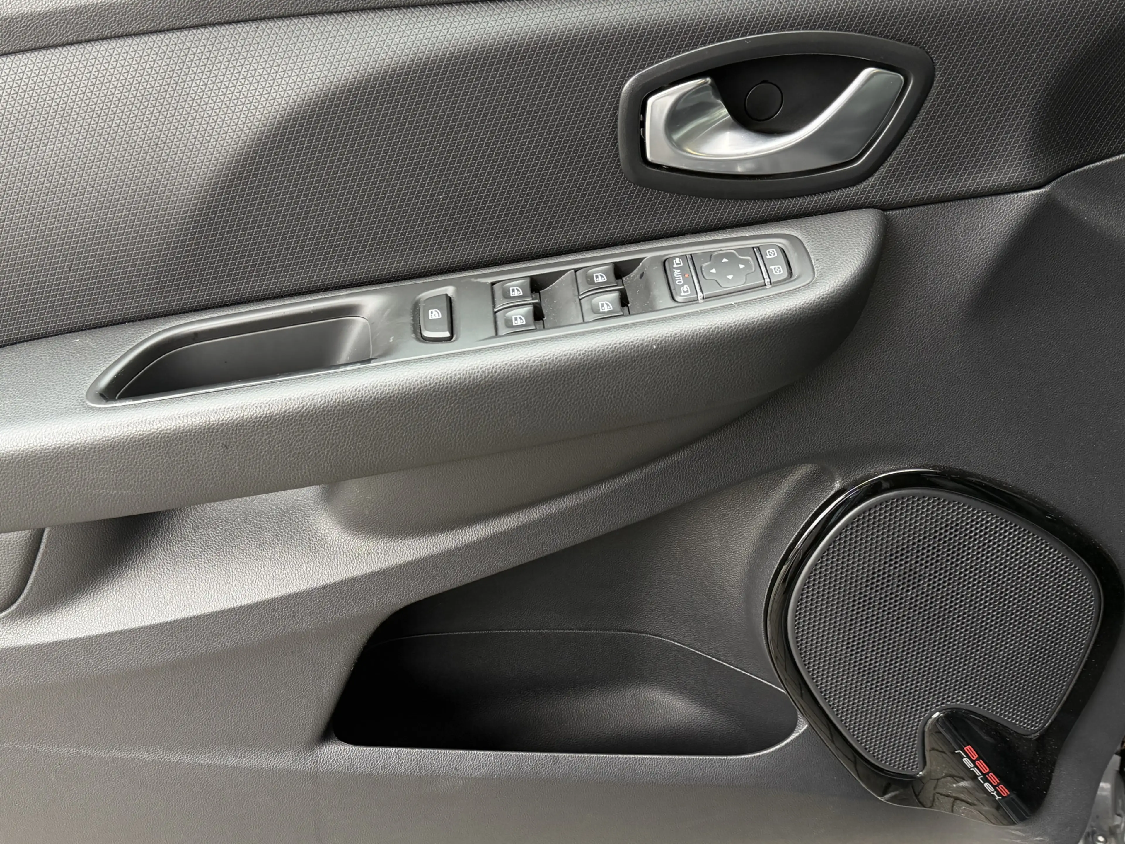 Renault Clio 0.9 TCe Intens Interesse in een bezichtiging of pr — photo 4