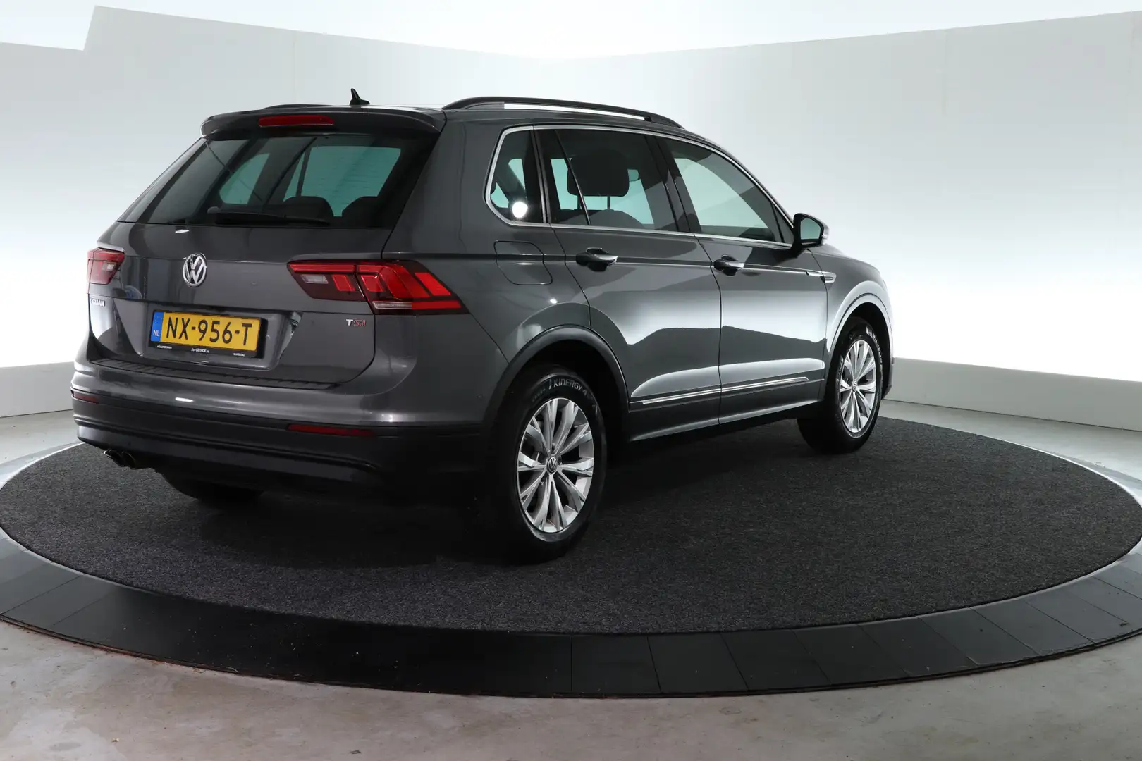 Volkswagen Tiguan 1.4 TSI ACT Comfortline | TREKHAAK | CAMERA  | Grijs - 2