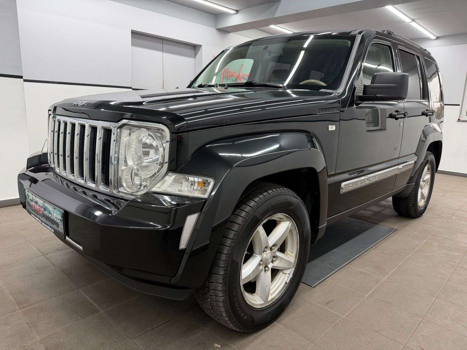Second hand Jeep Cherokee 3.7