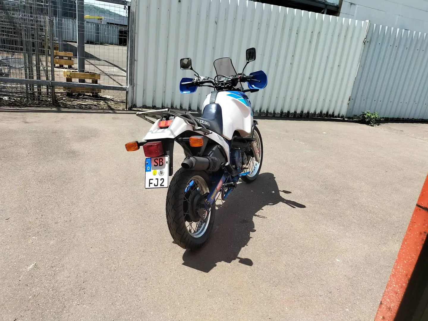 Suzuki DR Big 750 S Blanco - 2