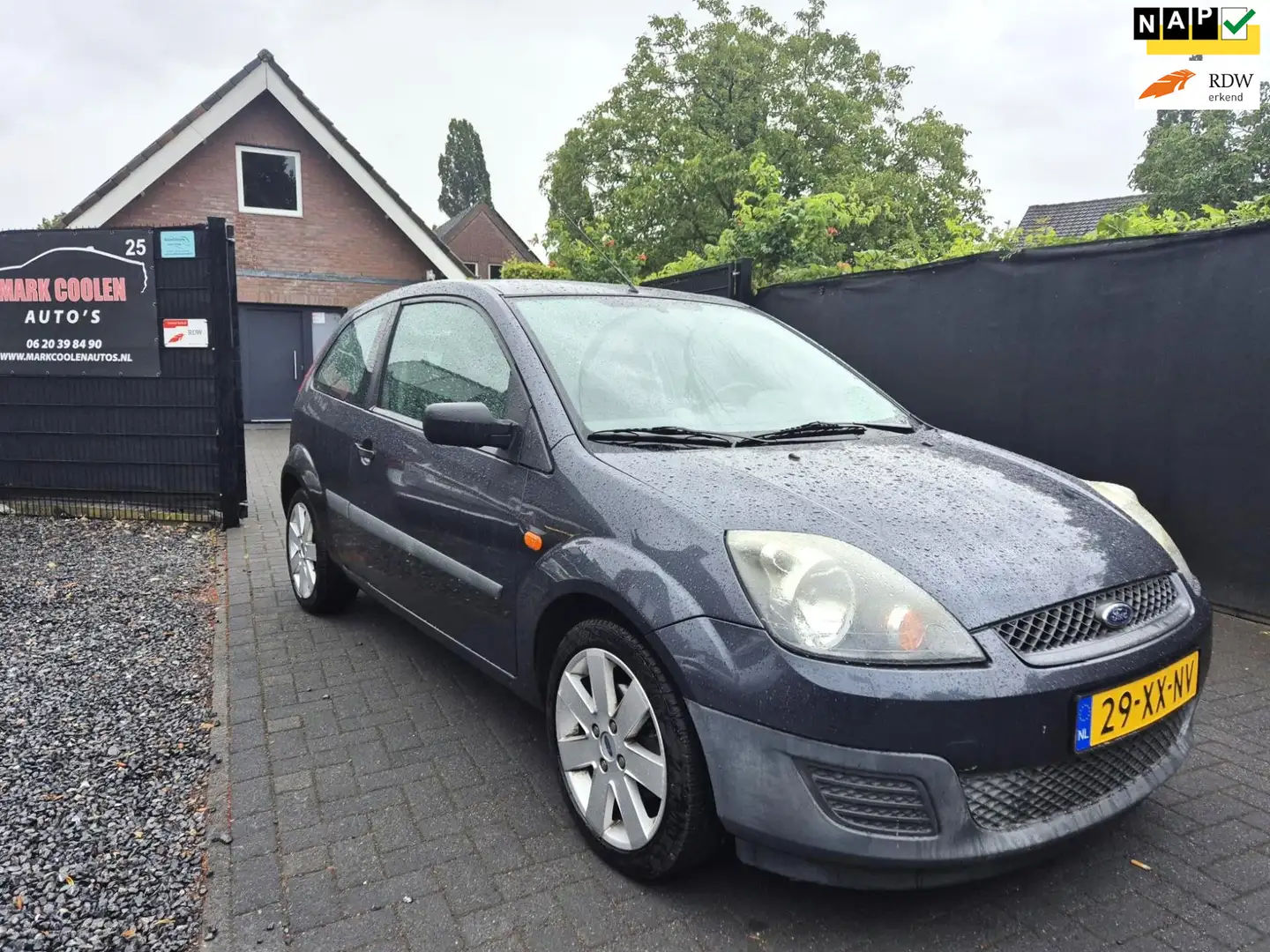 Ford Fiesta 1.3-8V Cool & Sound Airco Grijs - 1