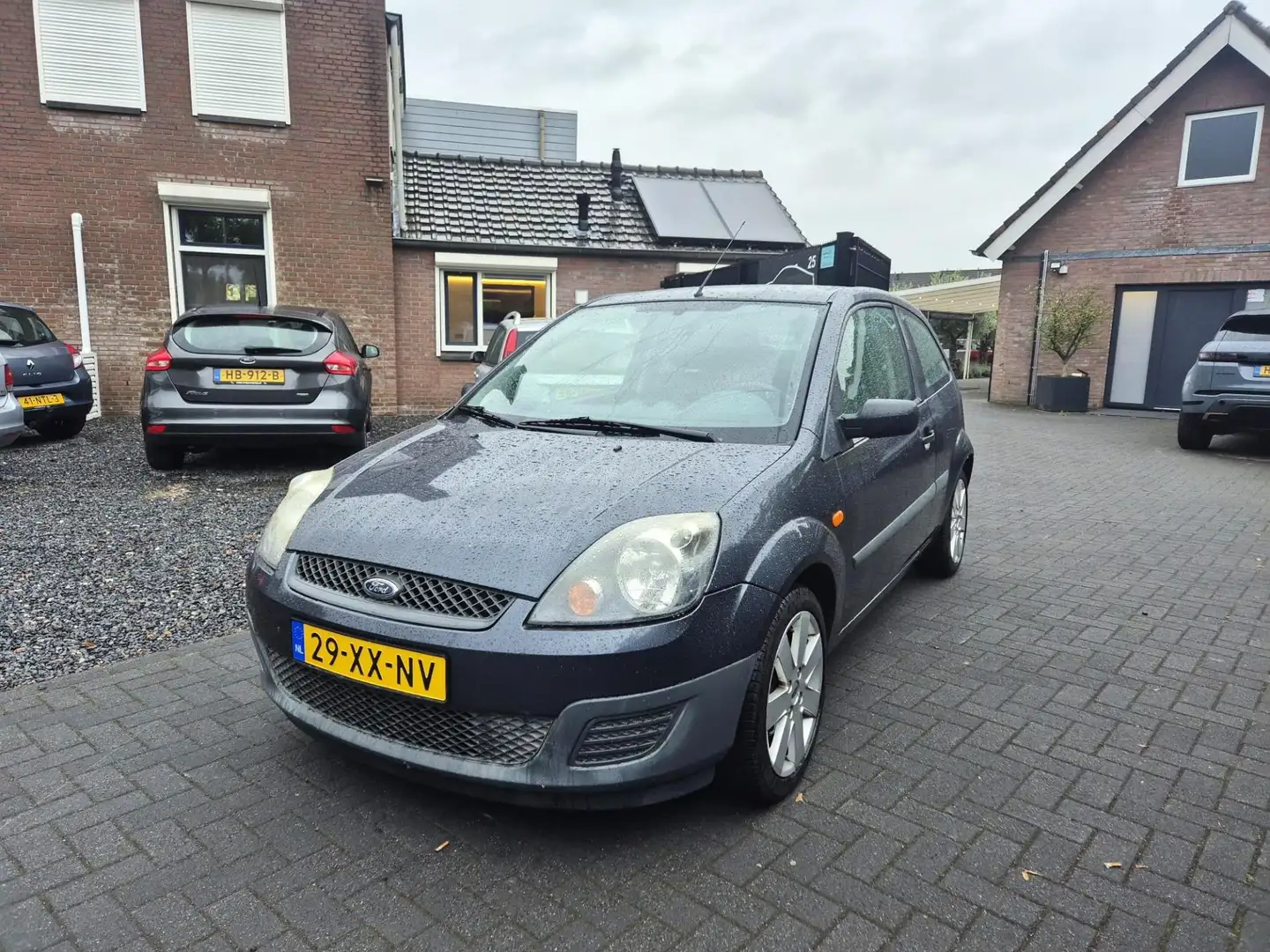 Ford Fiesta 1.3-8V Cool & Sound Airco Grijs - 2