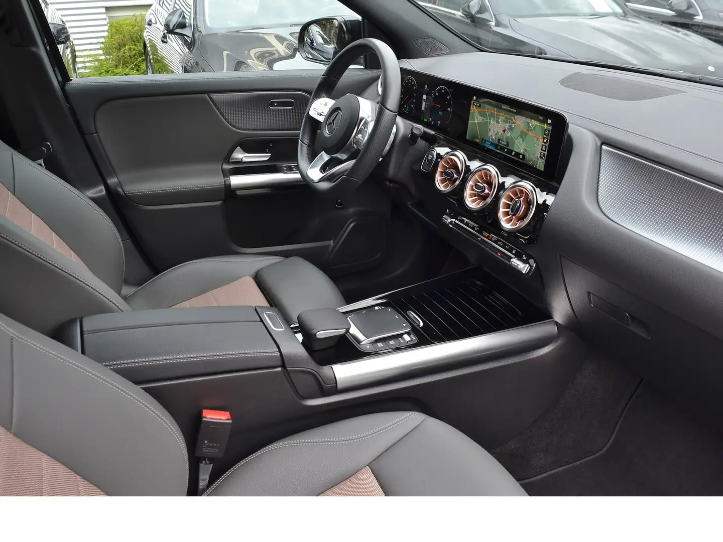 Mercedes-Benz EQA 250 Electric Art (Advanced-P. Night AMG-20´´ Zwart - 2
