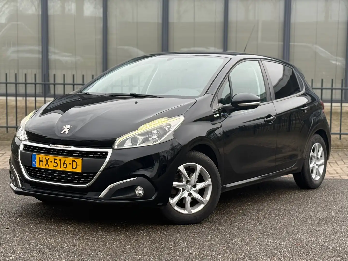 Peugeot 208 1.2 PureTech Urban Soul / N Distributieriem / N AP Schwarz - 2