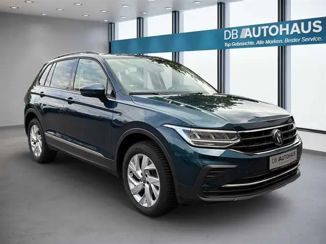 Volkswagen Tiguan view 2