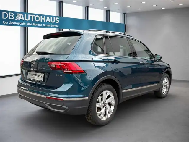 Volkswagen Tiguan view 4