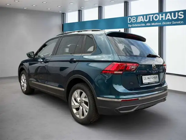 Volkswagen Tiguan view 6