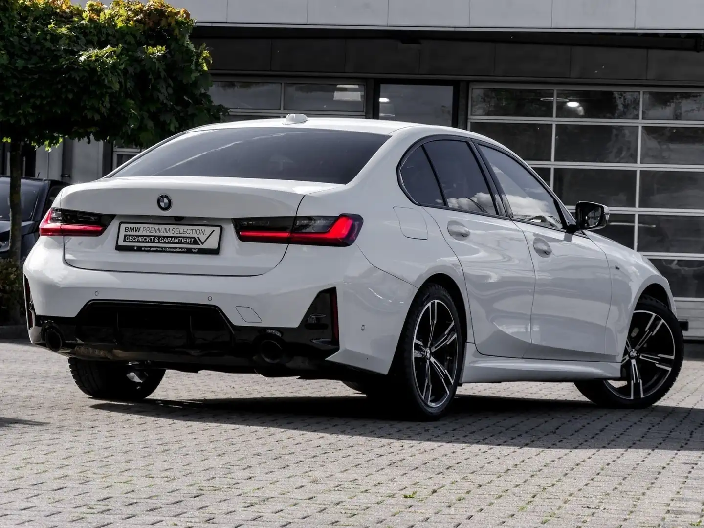 BMW 320 i Limo. M Sport Navi+PANO+AHK+HIFI+KZG+LED+Travelp Bianco - 2
