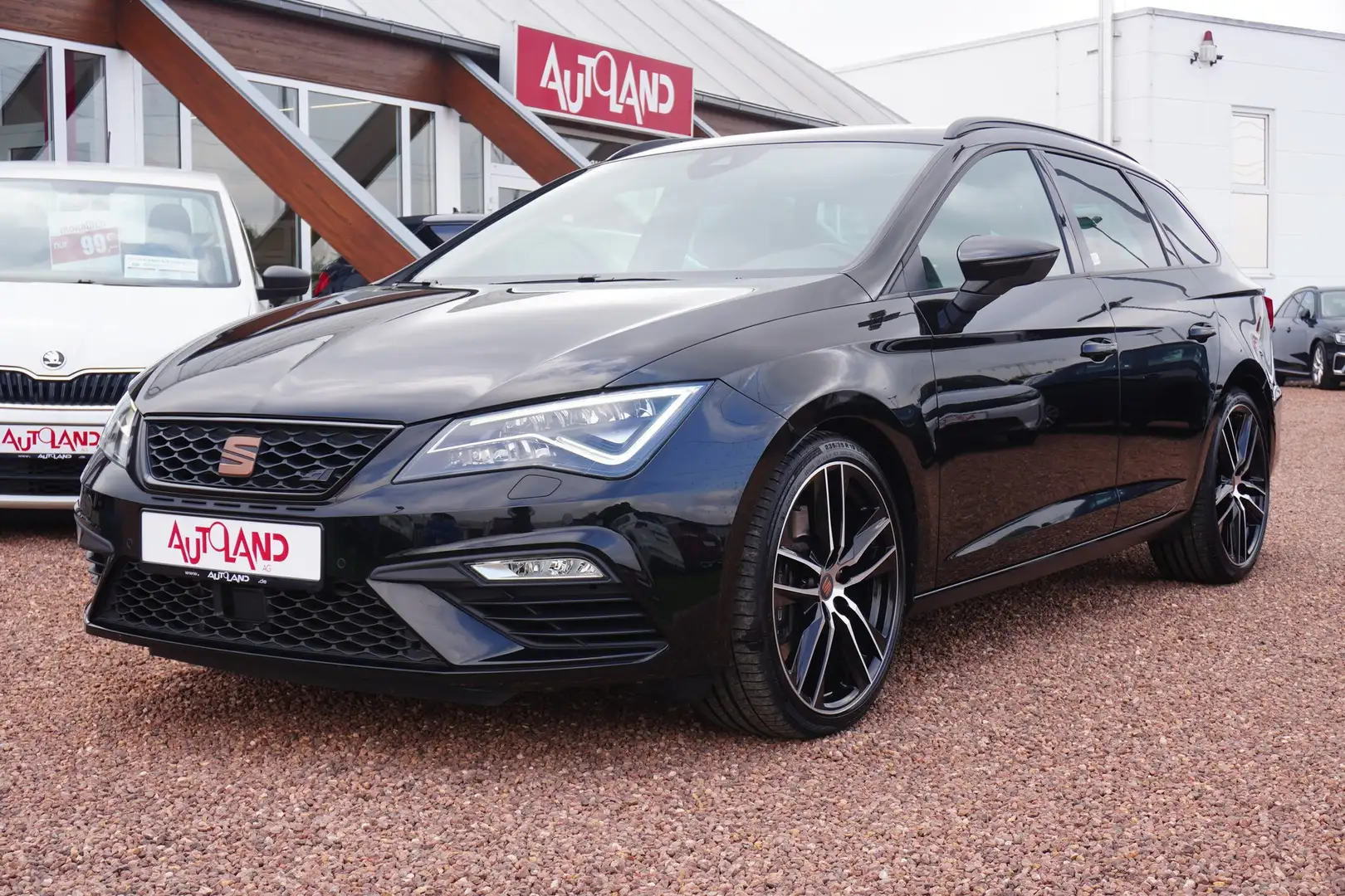 SEAT Leon ST 2.0 Cupra 300 4Drive LED Panorama ACC Schwarz - 2