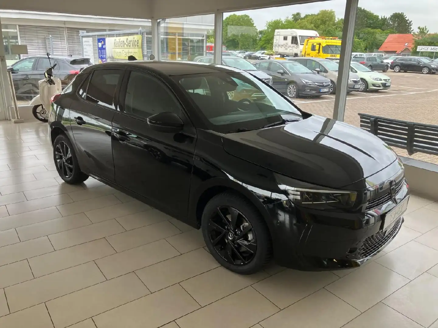 Opel Corsa GS Schwarz - 2